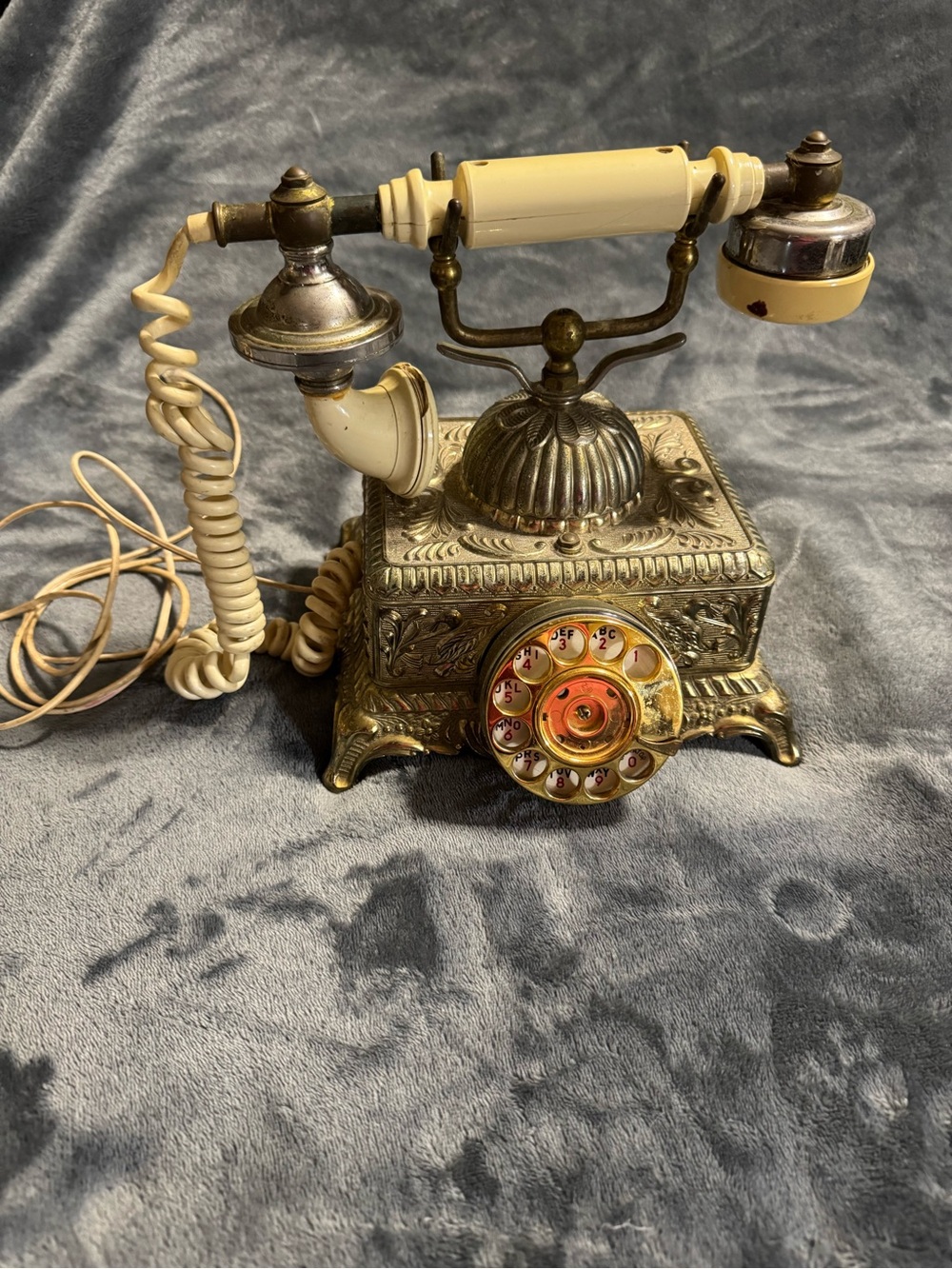Vintage Gold Radio Shack Rotary Dial Phone Model 43-323a